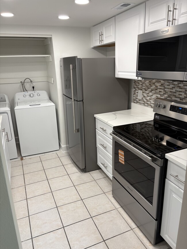 Building Photo - 706 115th Ave N Unit 2403 Rental