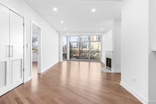 Photo - 914 W Hubbard St Unit 305