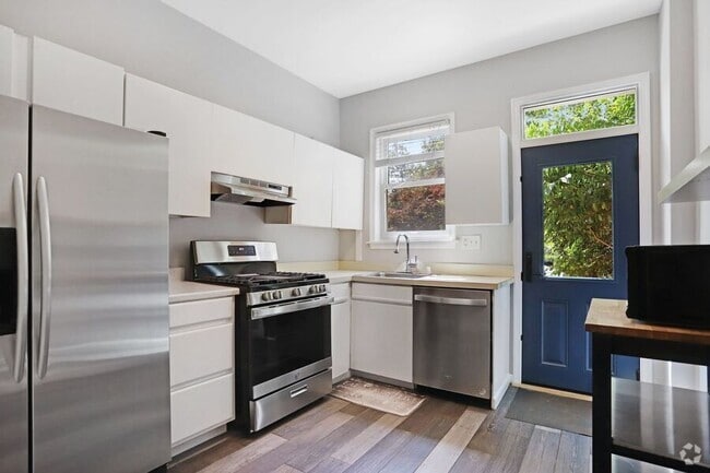 Building Photo - 1373 North Carolina Ave NE Rental