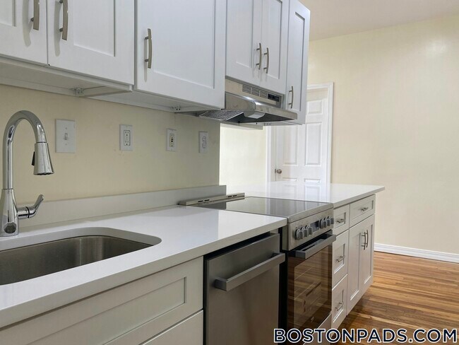 Photo - 879 Beacon St Unidad 11