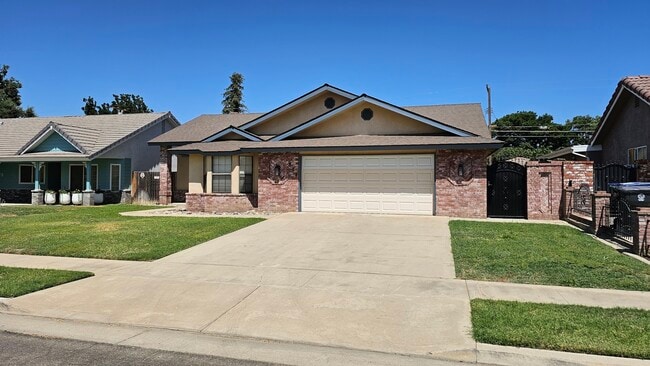 Photo - 884 S Mark St Casa