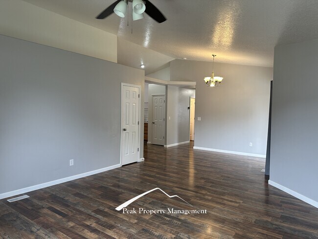 Photo - 614 Alturas St House