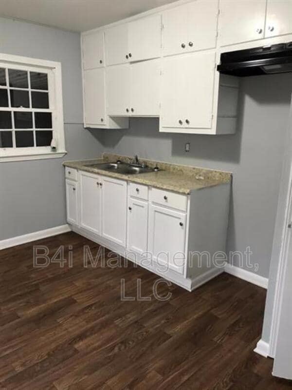 Building Photo - 4692 Beecher St Rental