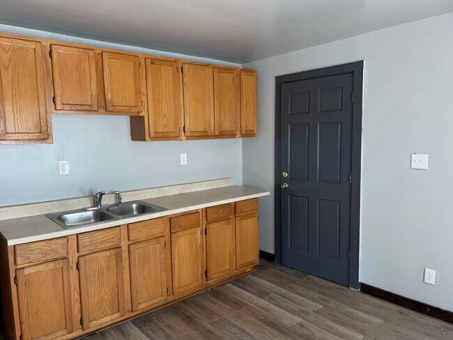 Photo - 3338-A N Richards St Unidad 3338A N Richards St (upper)