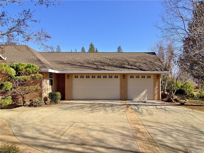 1865 Vineyard Dr