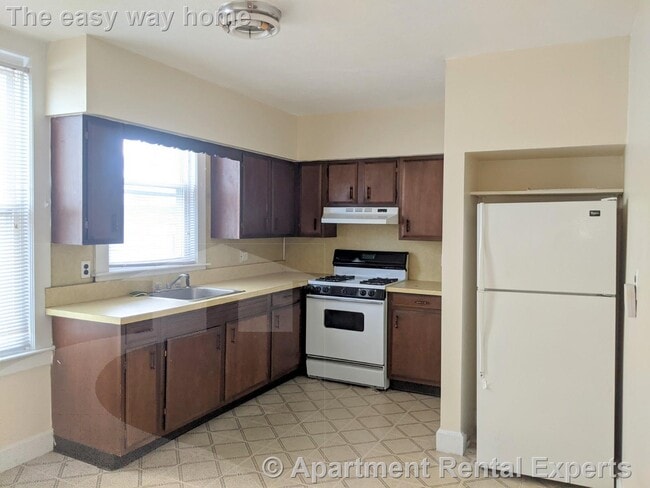 Building Photo - 1102 Broadway Unit #1