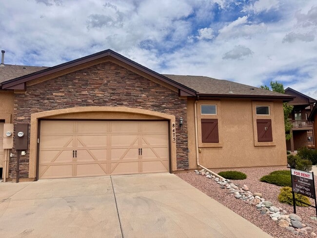 Building Photo - Gorgeous 4 Bedroom Townhome in Briargate