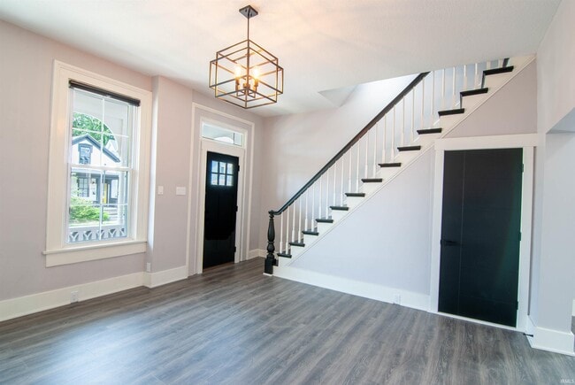 Photo - 605 Lavina St