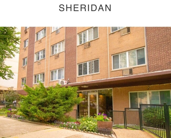 Building Photo - 5746 N Sheridan Rd Rental