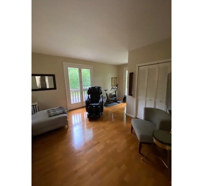 Living Room - 1038 Deerfield Rd Unit Apt B