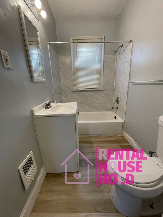 Building Photo - 15766 Ferguson St Unit 15768 (Upper) Rental
