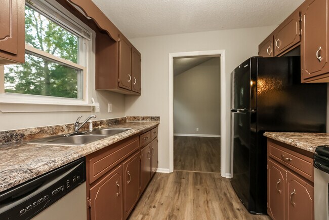 Photo - 565 Bridgette Dr