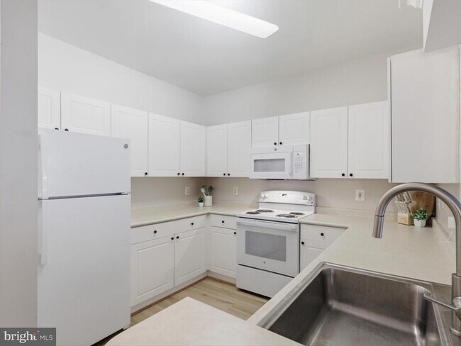 Photo - 4560 Strutfield Ln Unit 1104