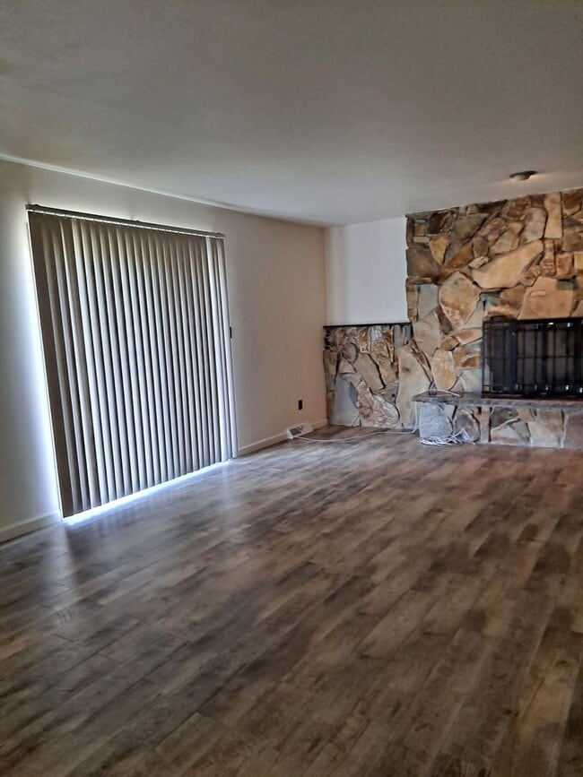 Photo - ALL PROSPECTIVE TENANTS MUST SUBMIT A $58 ...