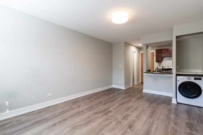 504 W Barry Ave