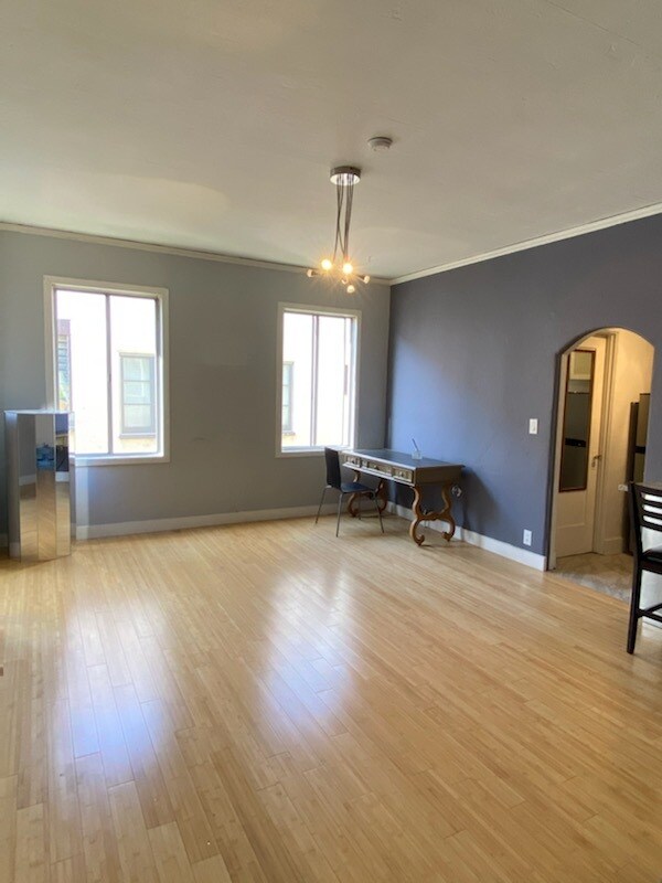 Living room - 133 S Elm Dr Unit Apt J