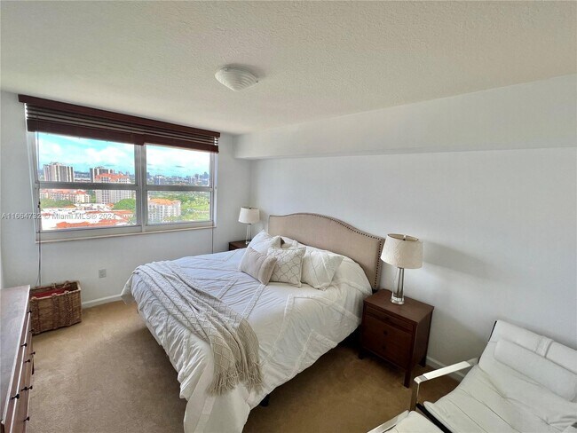 Photo - 19501 W Country Club Dr Unidad #2313