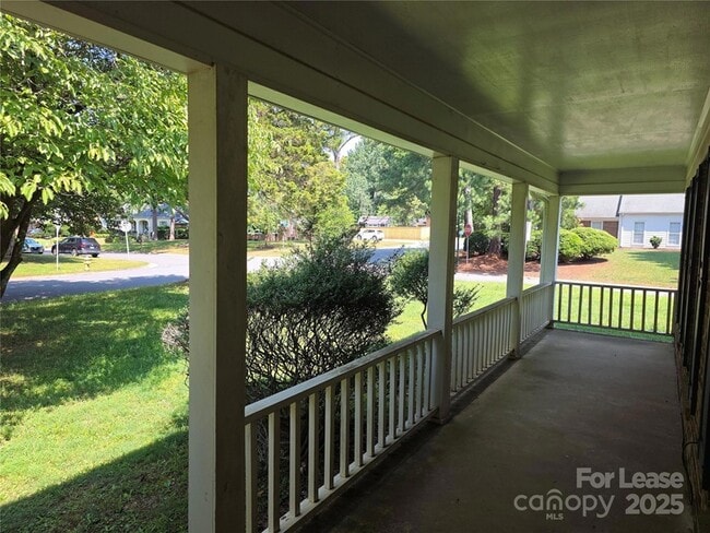 Photo - 1301 Rock Point Rd