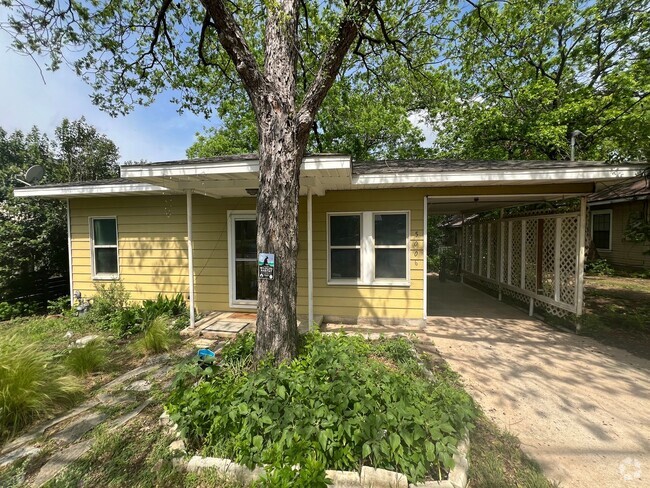 Building Photo - Walkable Charm Meets Nature-Lover’s Dream ... Rental