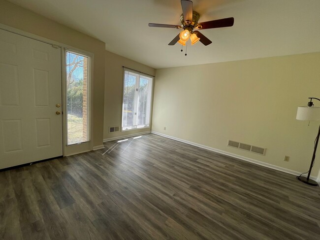 Photo - Spacious 2 Bedroom 1.5 Bath East End Duplex House