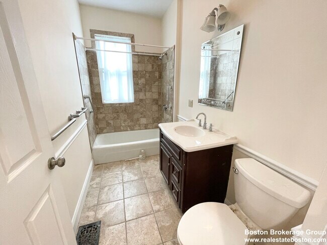 Photo - 72 Roseclair St Unidad 2