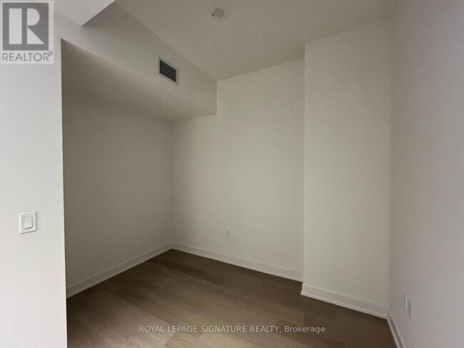 Photo - 448 Burnhamthorpe Rd W Unit 312