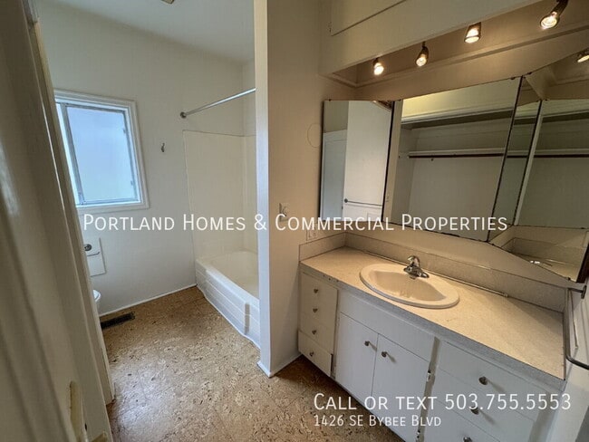 Photo - 1426 SE Bybee Blvd