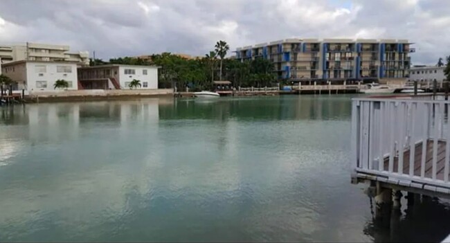 Building on the water - 8141 Crespi Blvd Condominio Unidad 2