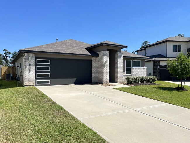 Building Photo - Modern 4-Bed Home with Office in Fosters Ridge Near The Woodlands | Open Layout & Resort-Style Am...