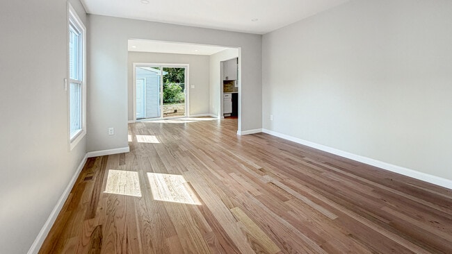 Photo - 195 Van Winkle St