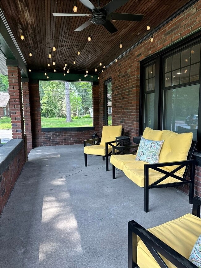 Photo - 1207 Main St
