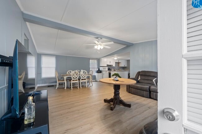 Photo - 158 Thomas Field Rd SE