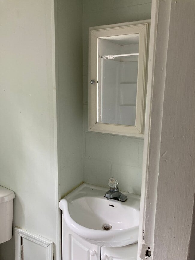 Photo - One Bedroom Apartment with den area- ALL UTILITIES INCLUDED!! Unit 514 1/2