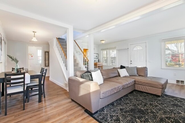 Photo - 2909 Meadow Ln
