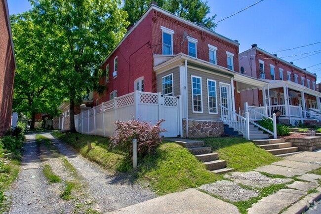 Building Photo - 533 Ruby St Rental