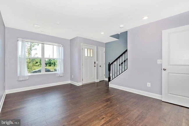 Photo - 605 E 7th St