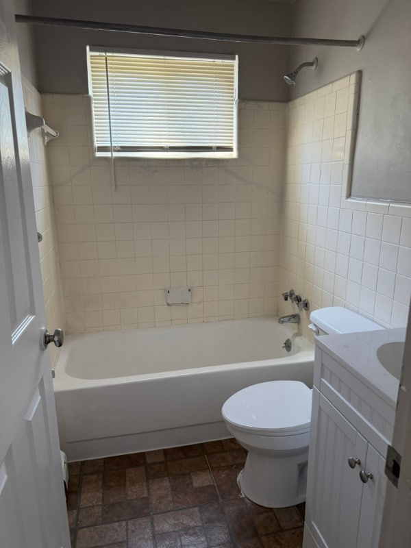 Photo - 2332 Iroll Ave Unidad 11