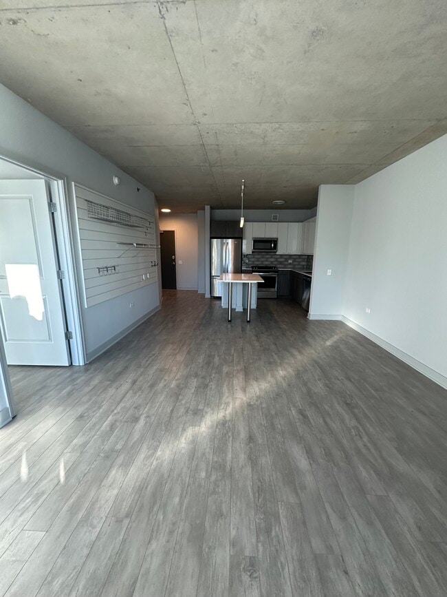 Building Photo - 1027 W Addison St Unit 2BED-716 Rental