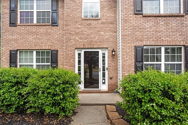 Photo - 709 Roxholly Ln NE