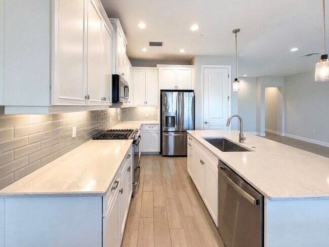Photo - Modern 3BR Condo with Pond Views - Annual Rental in Seychelles Naples