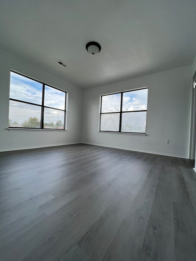 Photo - 732 Brett Circle Unidad Nixa Apartments