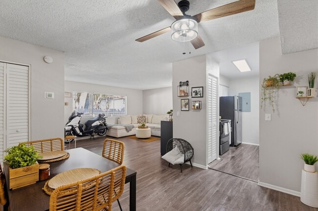 Building Photo - Wymore 360 Apartments