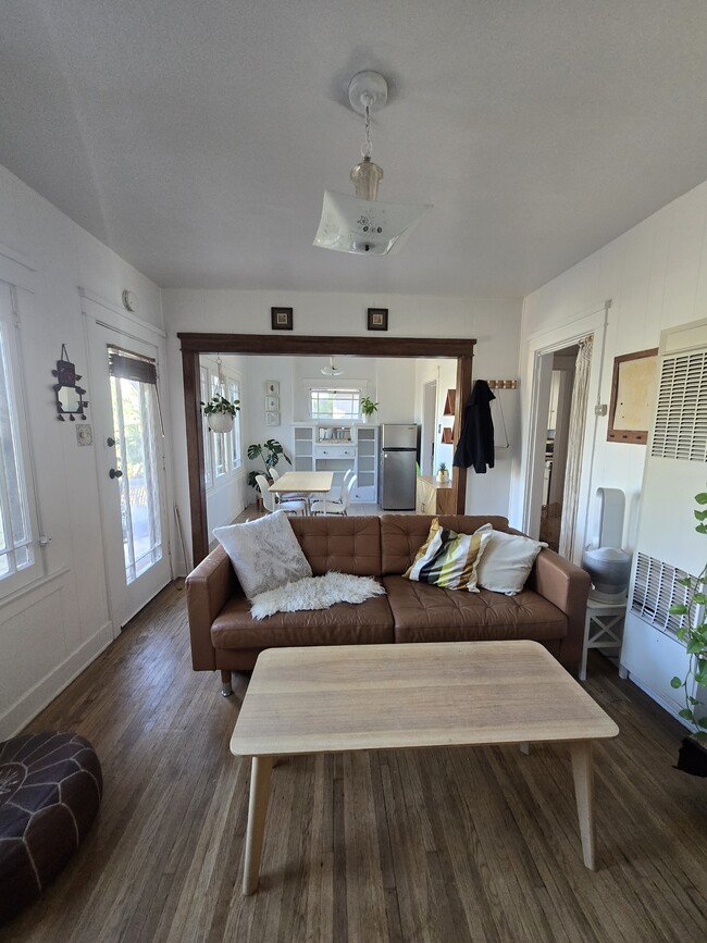 Photo - 833 Belmont Ave