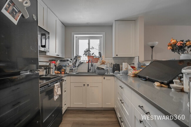 Building Photo - 2320 N Nordica Ave Unit #207