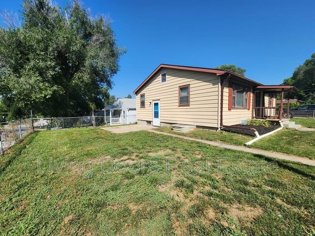 Building Photo - 3701 Lewis Ave
