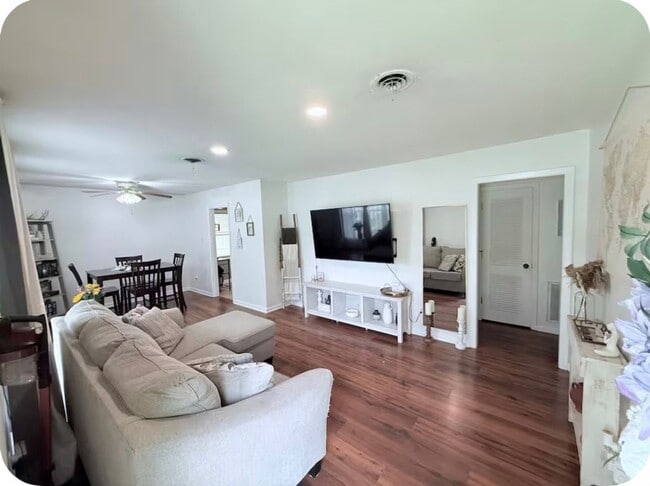Photo - 924 Stoneykirk Dr
