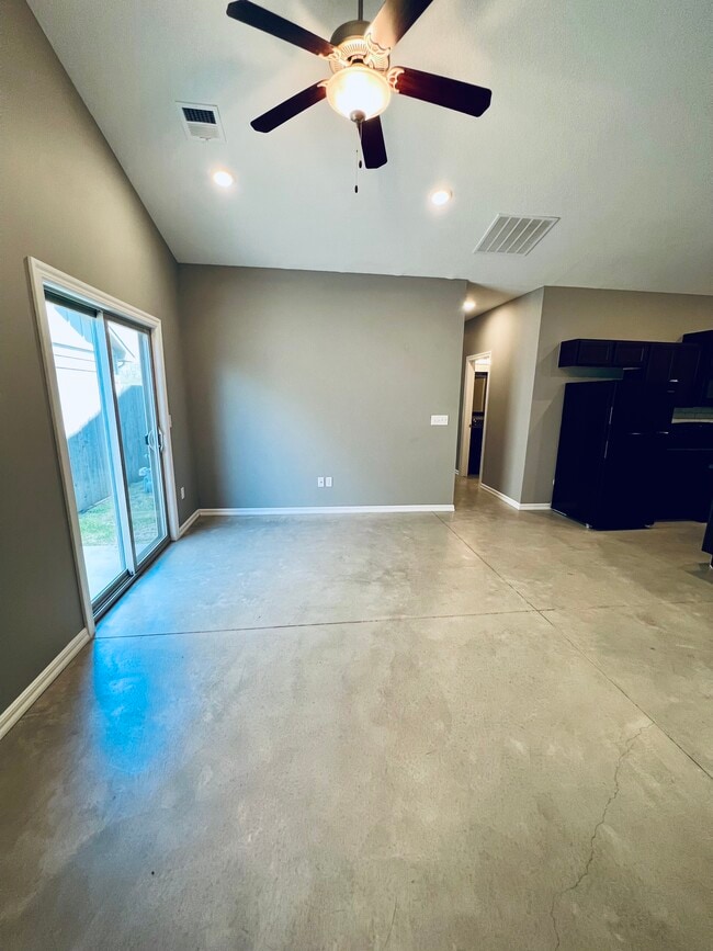 Photo - 4801 N Hillside Ct