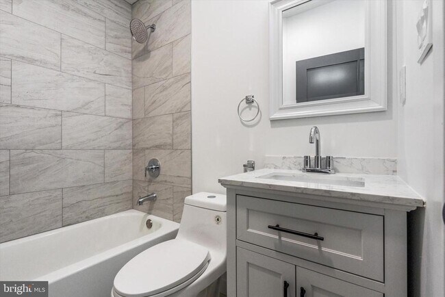 Photo - 104 W Ontario St Unidad 1