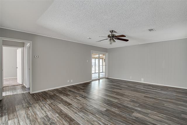 Photo - 228 Lester St