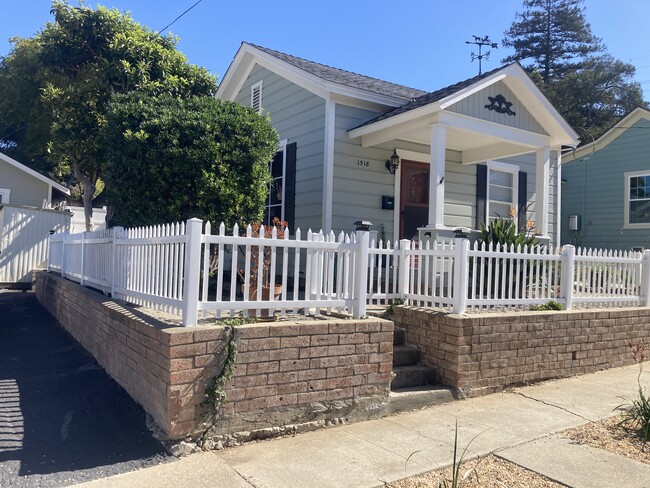 Photo - 1518 Carmel St